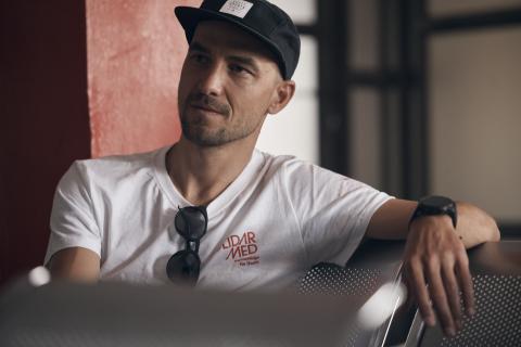 Nino Schurter im Jugendzentrum in Mokhotlong