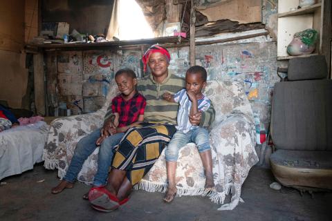 alleinerziehende Mutter mit Kindern in Südafrika alleinerziehende Mutter mit Kindern in Südafrika