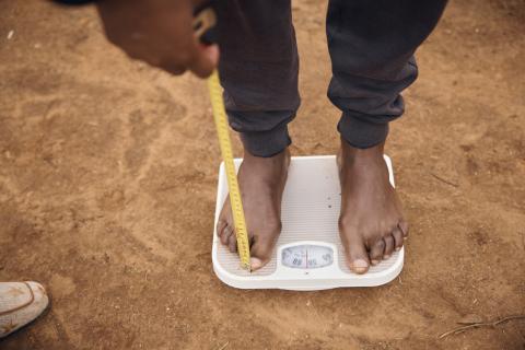 Für die Studie wurden Menschen von Dorfgesundheitsberatenden besucht und auf Diabetes getestet. Dazu gehört auch der Gang auf die Waage.