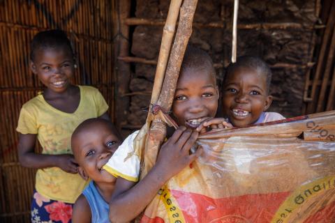 Kinder im Umsiedlungsdorf Karapua in Cabo Delgado im Norden von Mosambik. Sie haben dort ein neues Zuhause gefunden.
