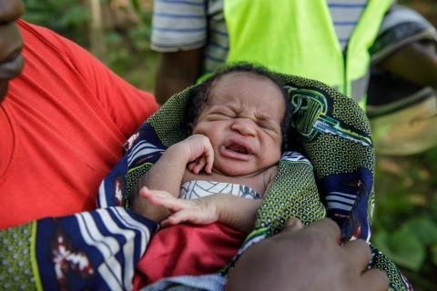 Dieses Baby kam dank dem Oka-Taxi gesund zur Welt. In der Nacht des 20. März 2022 hat die Mutter starke Wehen bekommen und wurde vom Oka-Taxi ins Gesundheitszentrum gefahren.