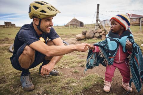 Nino Schurter und kleines Kind