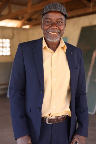 Luckson Zanamwe, Mitglied der Selbsthilfegruppe, ist voller Stolz und Zufriedenheit.