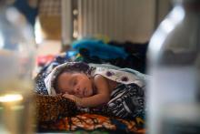 Neugeborenes Baby in Spital