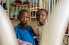 Zwei Jungen in Sambia